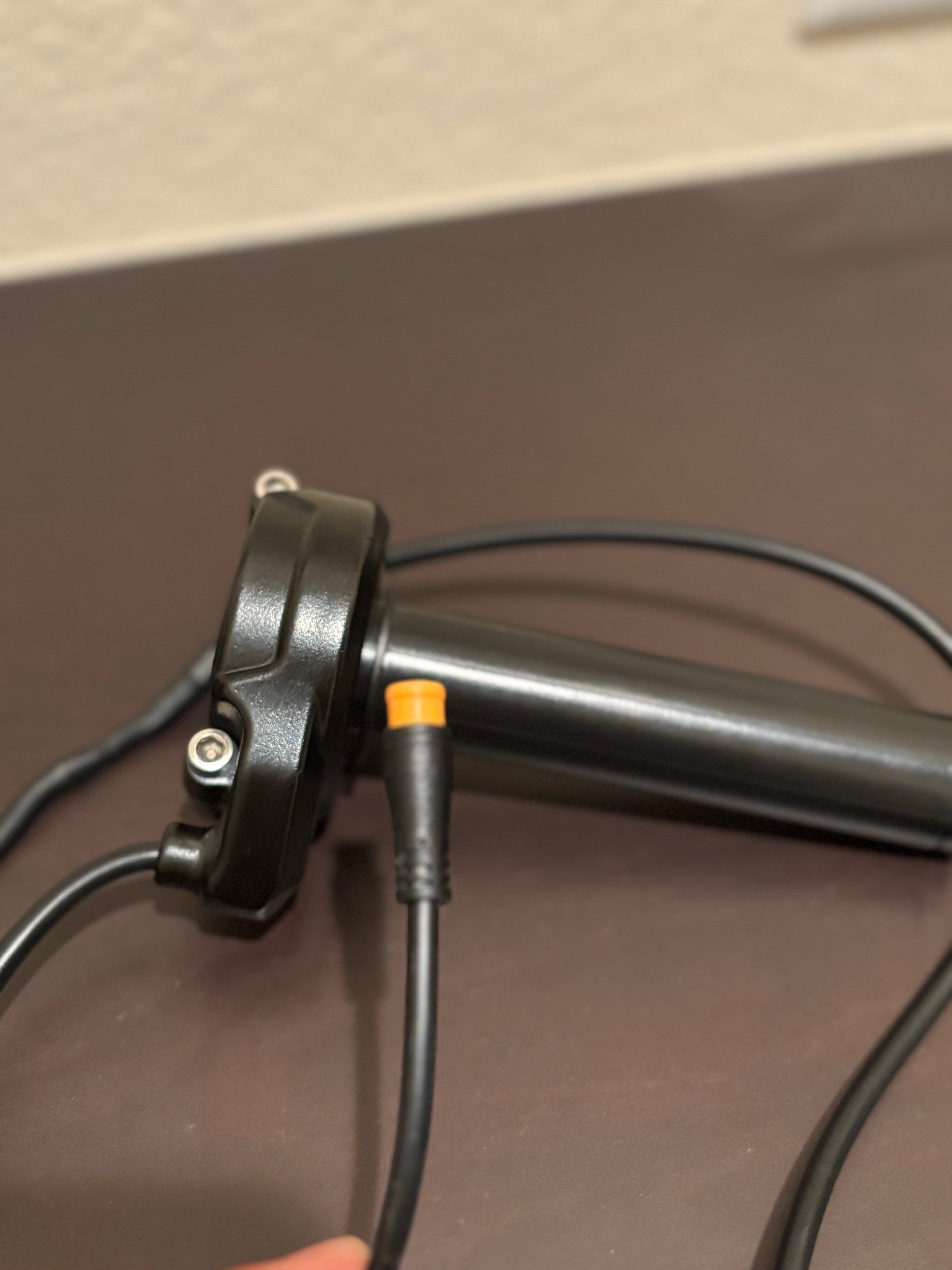 (Macfox, Zooz, Rad, Qlife, GT-73, etc) Plug and Play Surron Throttle