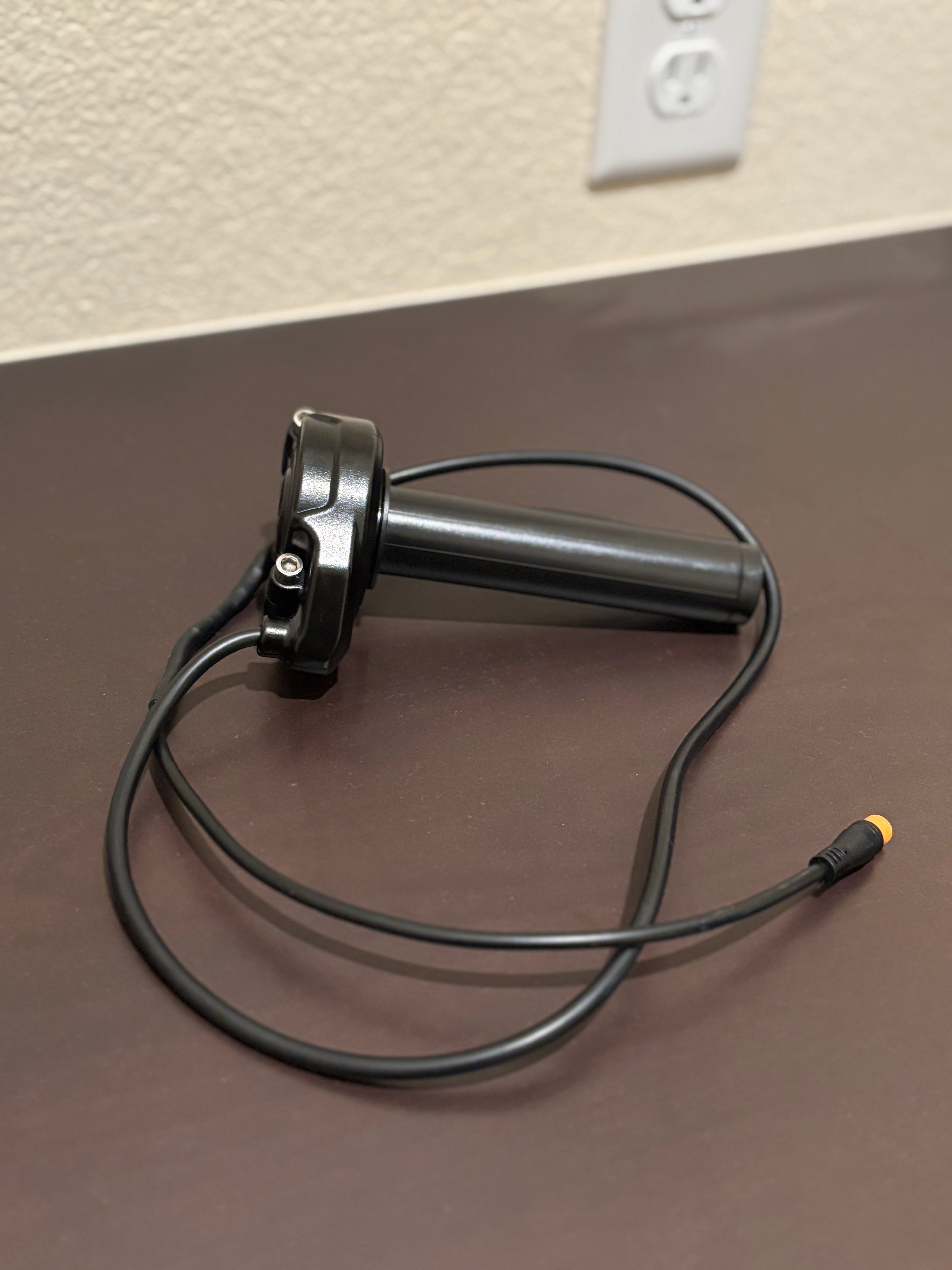 (Macfox, Zooz, Rad, Qlife, GT-73, etc) Plug and Play Surron Throttle